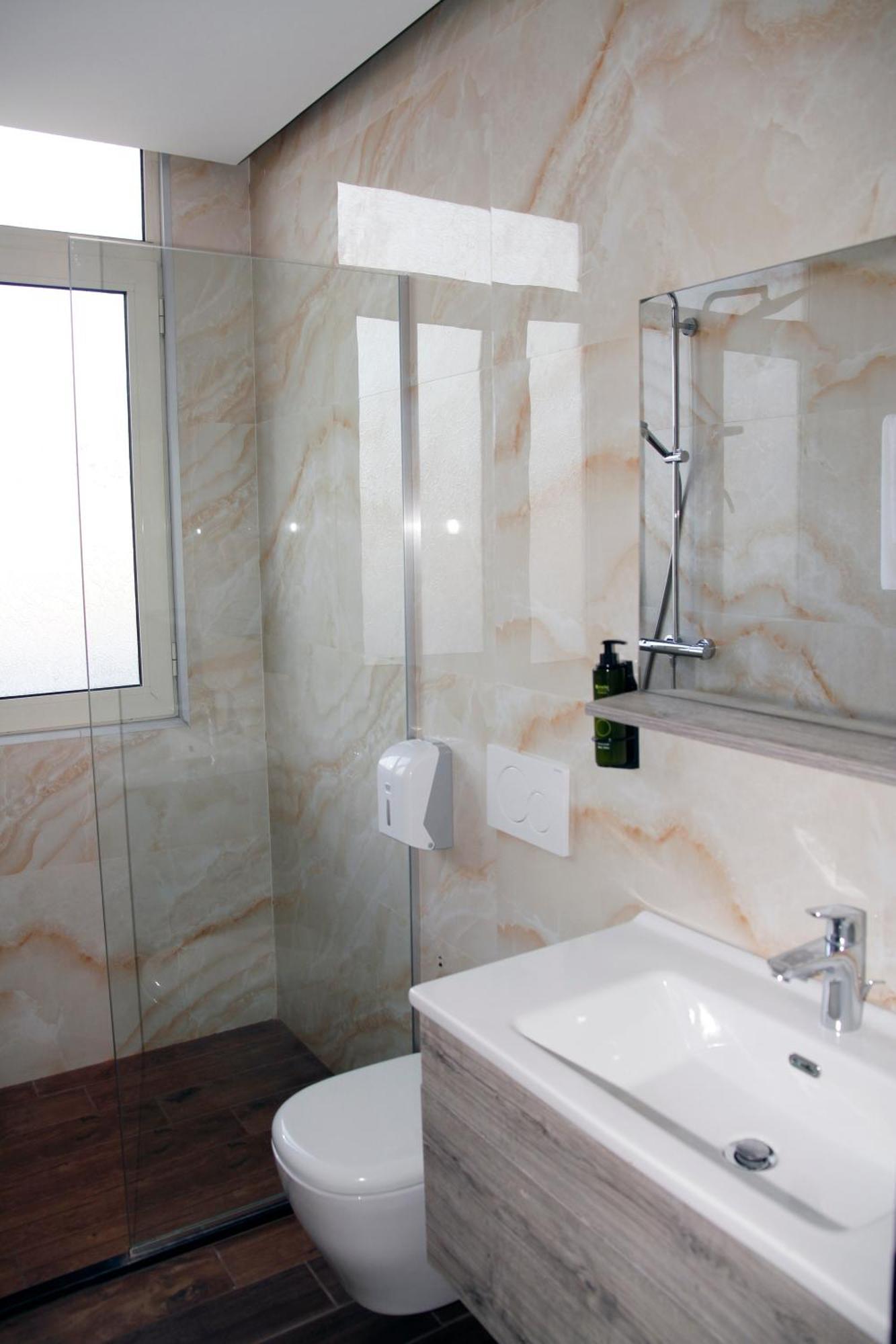 Amh Hotel 4*